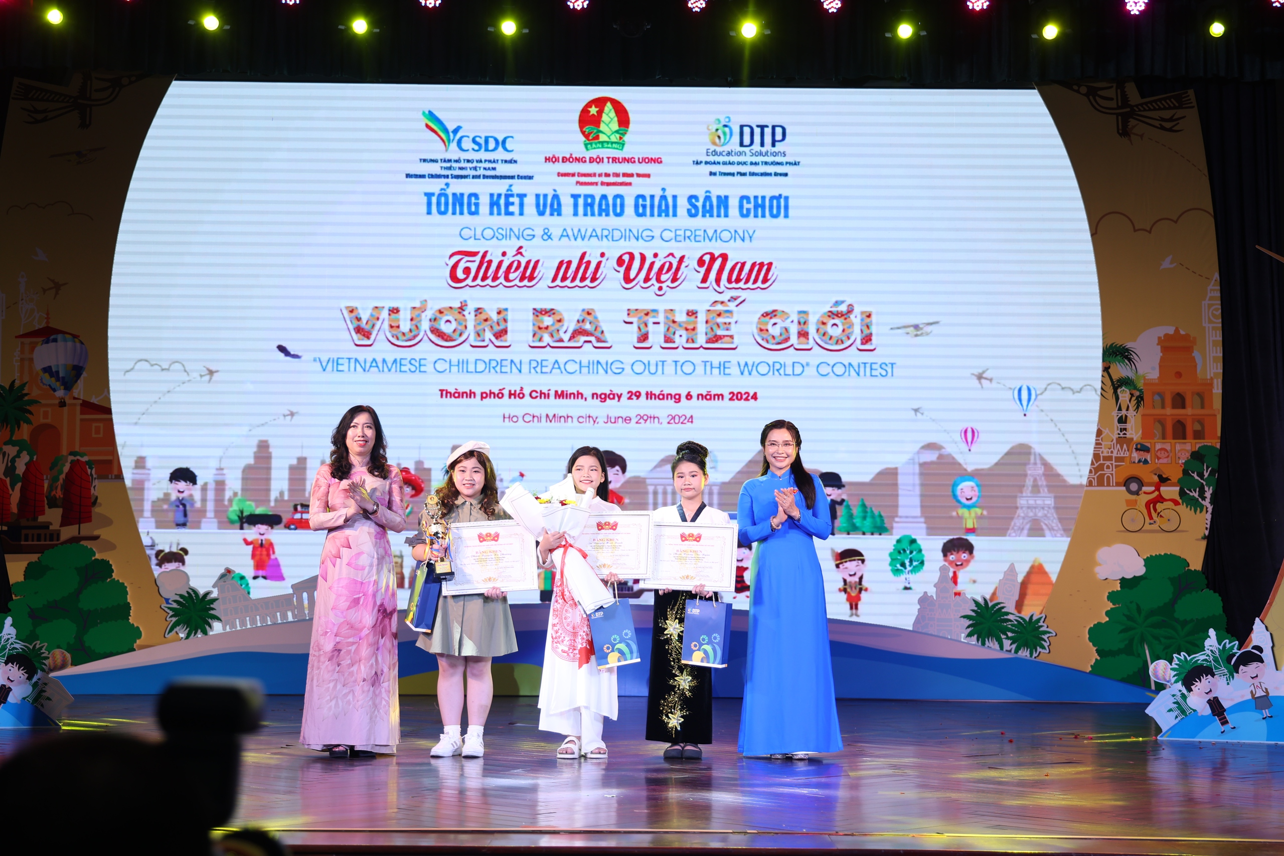 “Thiếu nhi Việt Nam - Vươn ra thế giới” –giúp học sinh tỏa sáng bằng tiếng Anh- Ảnh 2.